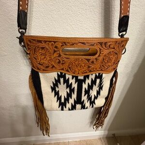 American Darling Aztec white and black Crossbody Bag